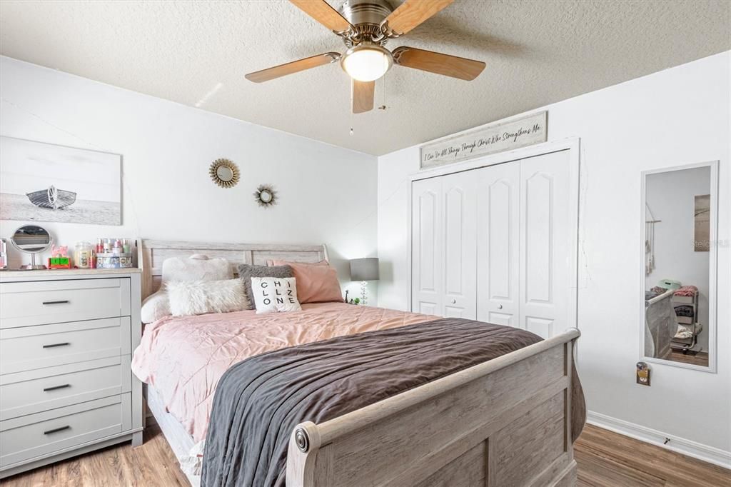 На продажу: $375,000 (4 спален, 2 ванн, 1564 Квадратных фут)