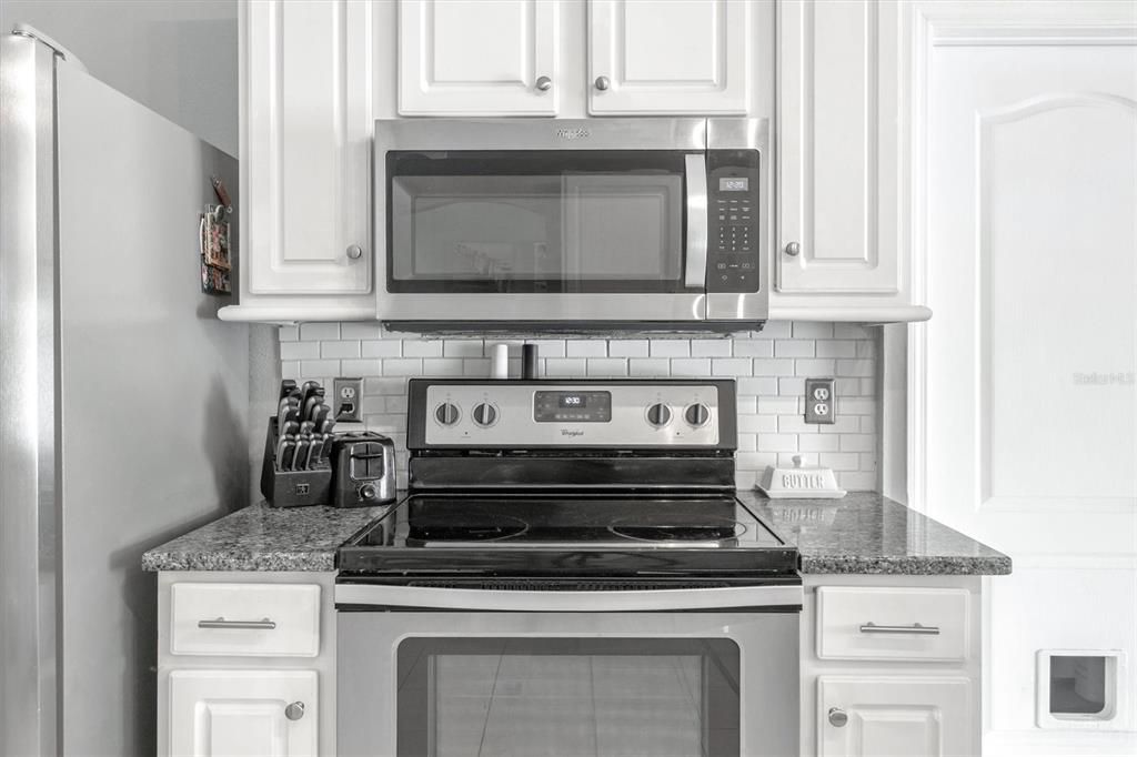 На продажу: $375,000 (4 спален, 2 ванн, 1564 Квадратных фут)