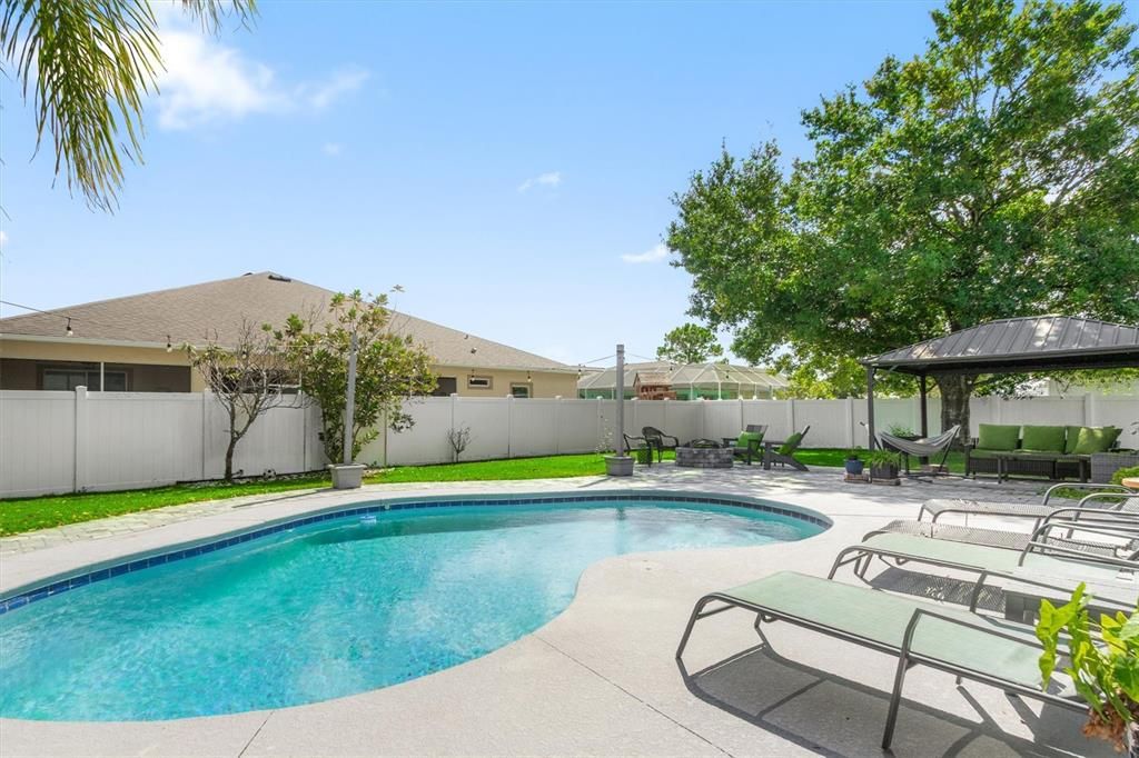 На продажу: $375,000 (4 спален, 2 ванн, 1564 Квадратных фут)