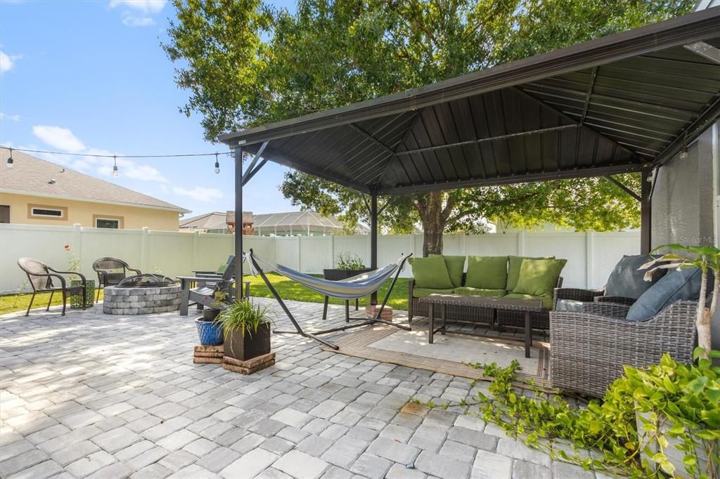 На продажу: $375,000 (4 спален, 2 ванн, 1564 Квадратных фут)