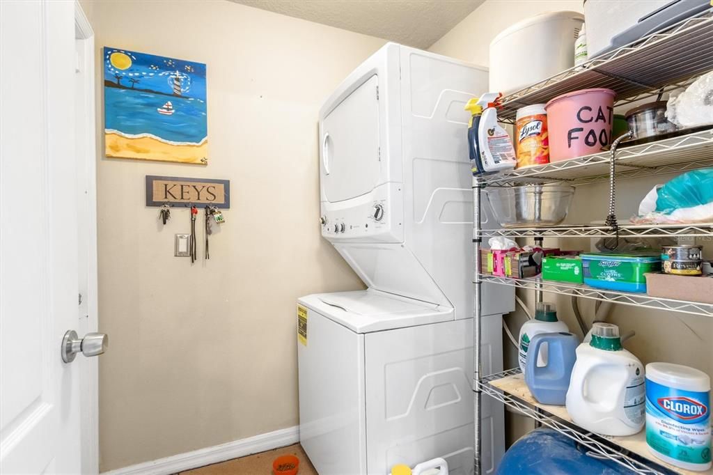 На продажу: $375,000 (4 спален, 2 ванн, 1564 Квадратных фут)