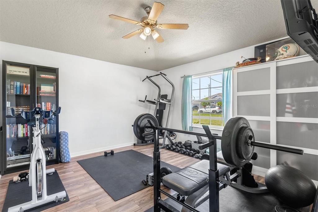 На продажу: $375,000 (4 спален, 2 ванн, 1564 Квадратных фут)