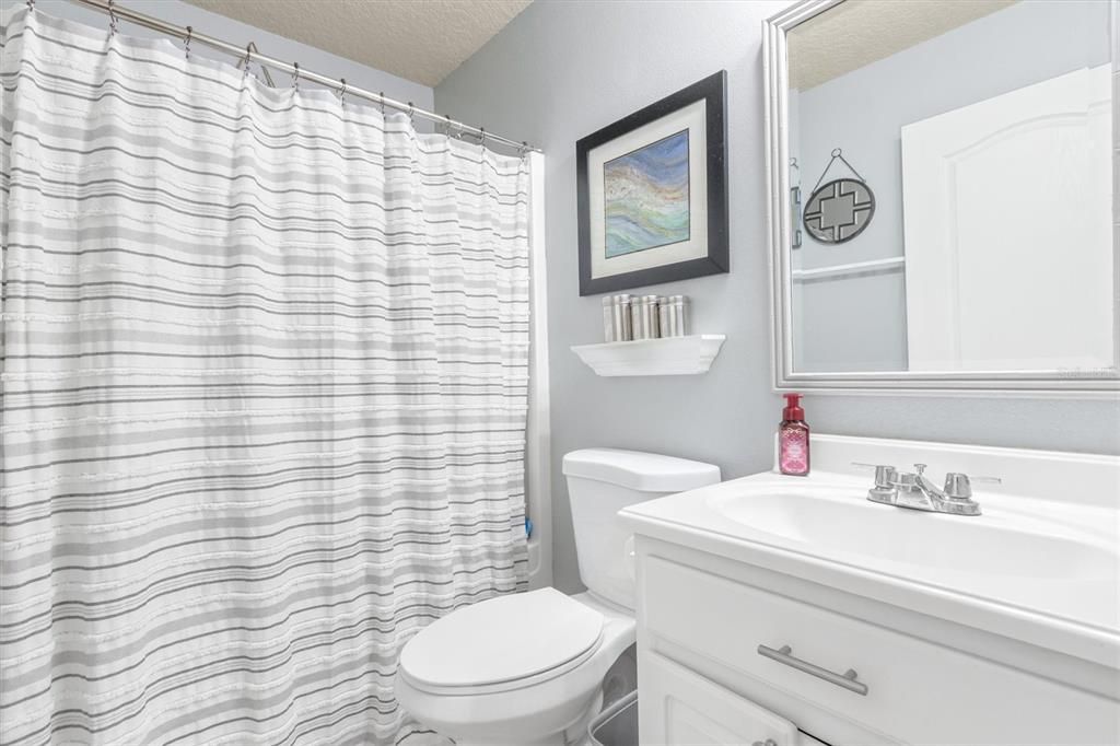 На продажу: $375,000 (4 спален, 2 ванн, 1564 Квадратных фут)