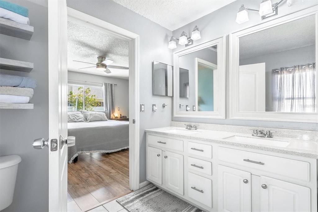 На продажу: $375,000 (4 спален, 2 ванн, 1564 Квадратных фут)