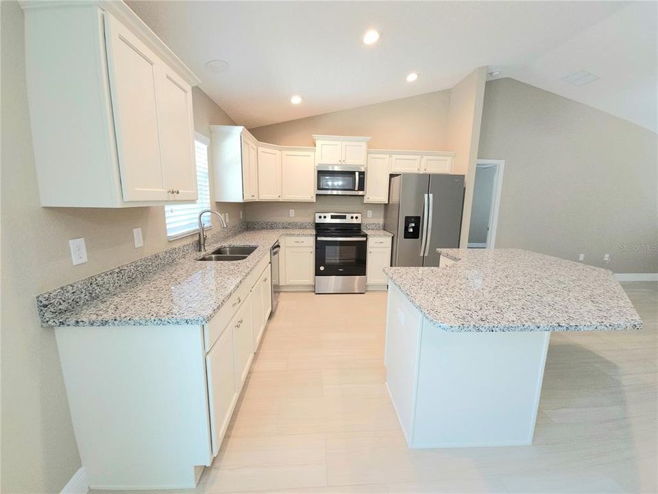 For Rent: $1,695 (4 beds, 2 baths, 1512 Square Feet)