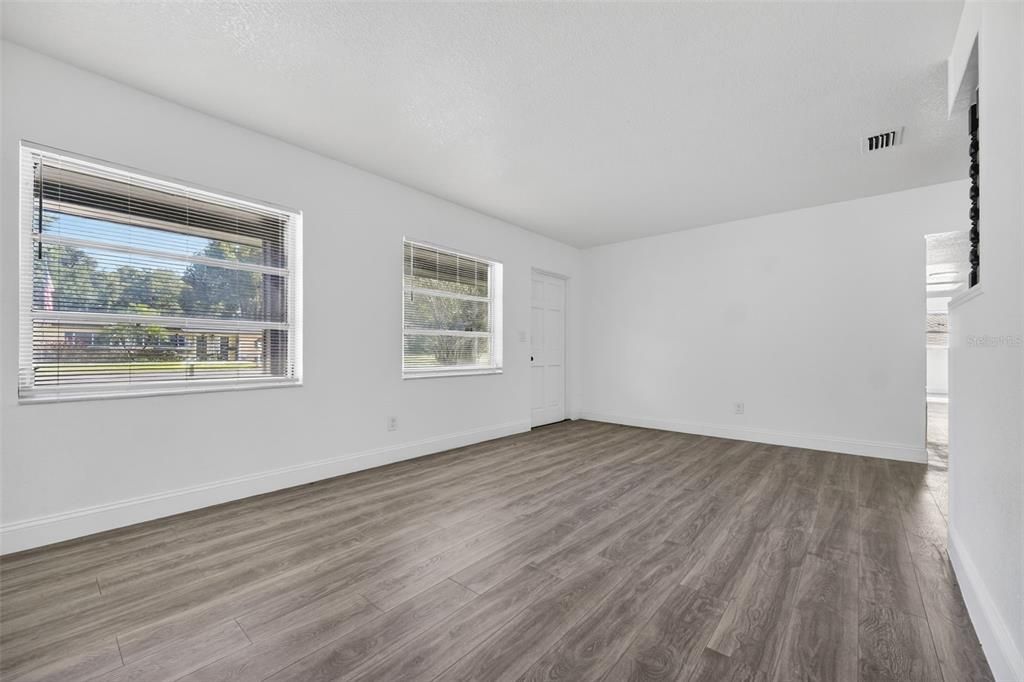 For Sale: $440,000 (4 beds, 2 baths, 1484 Square Feet)