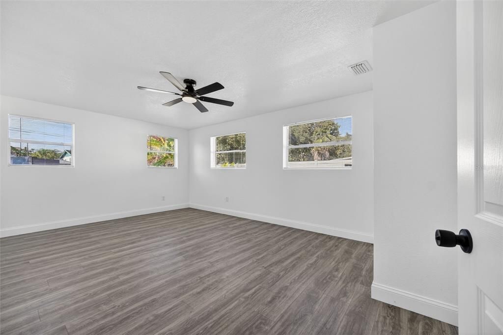 For Sale: $440,000 (4 beds, 2 baths, 1484 Square Feet)