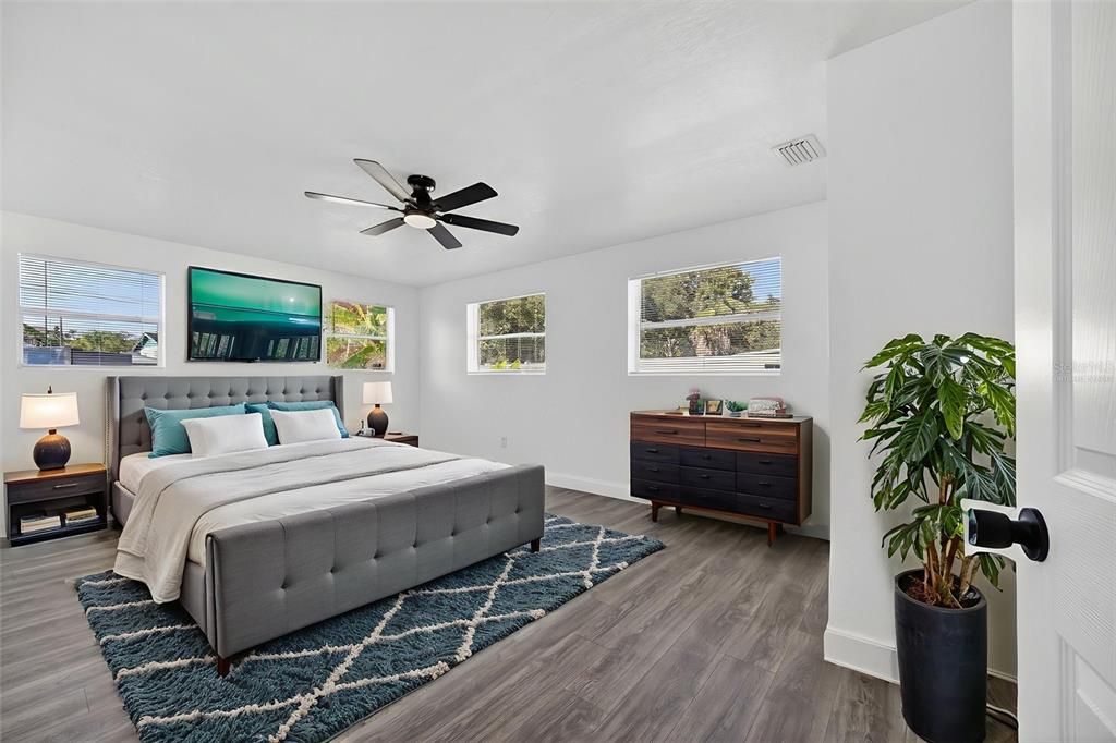 For Sale: $440,000 (4 beds, 2 baths, 1484 Square Feet)