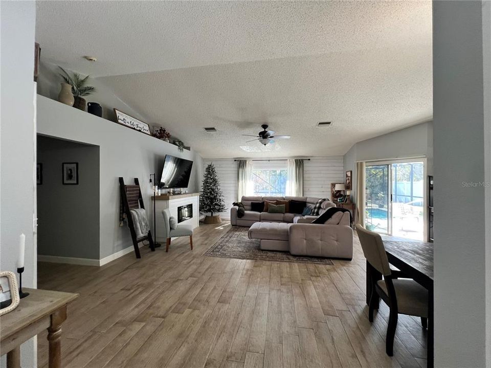 На продажу: $388,000 (3 спален, 2 ванн, 1421 Квадратных фут)