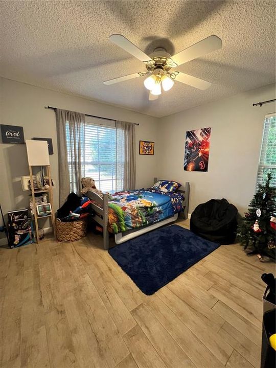 На продажу: $388,000 (3 спален, 2 ванн, 1421 Квадратных фут)