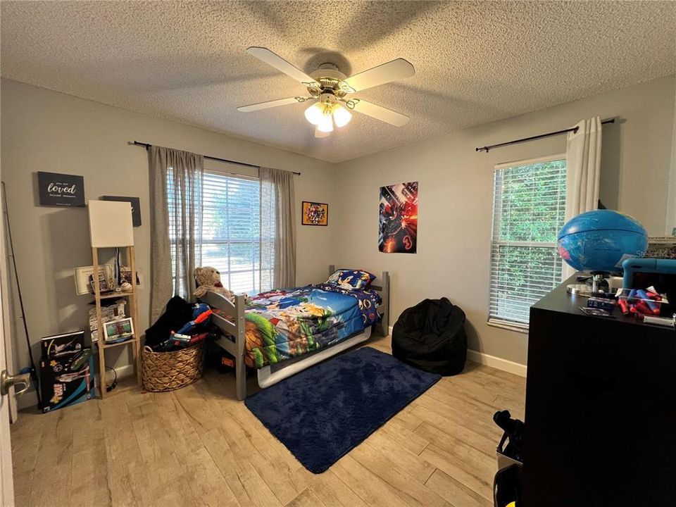 На продажу: $388,000 (3 спален, 2 ванн, 1421 Квадратных фут)