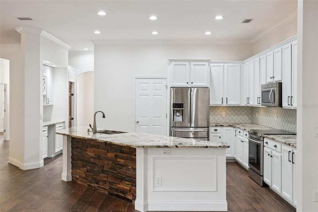 For Sale: $625,000 (4 beds, 3 baths, 2578 Square Feet)