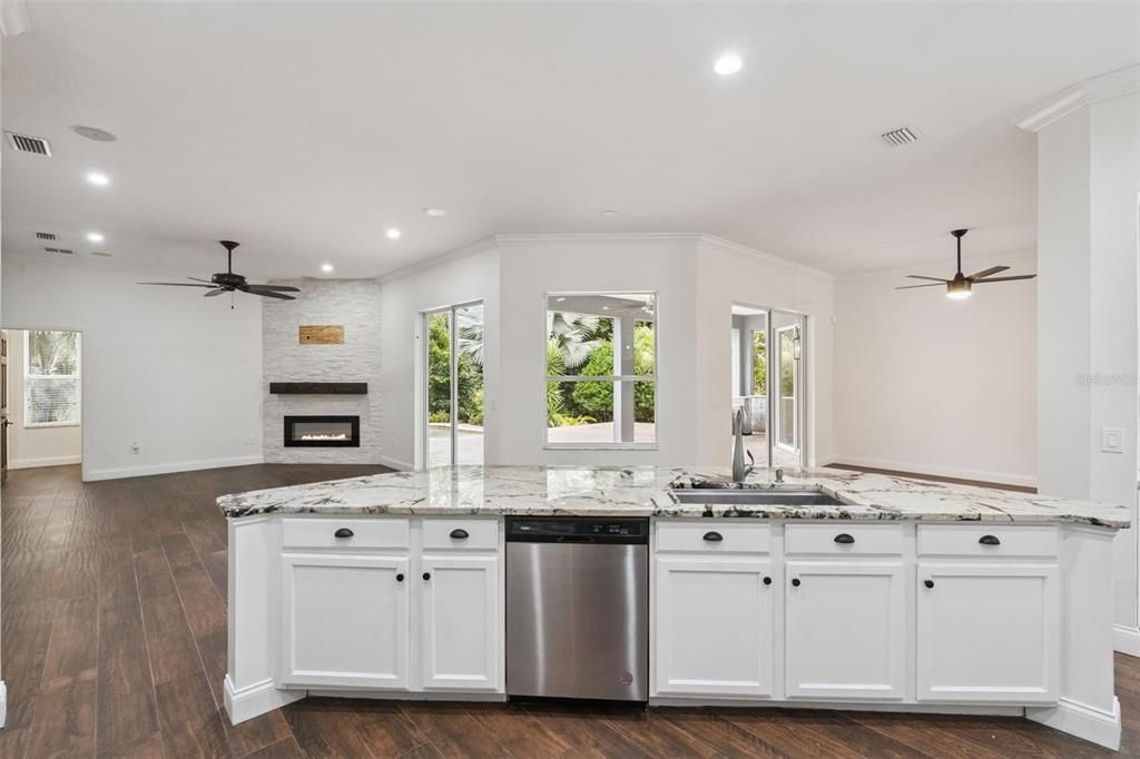 For Sale: $625,000 (4 beds, 3 baths, 2578 Square Feet)