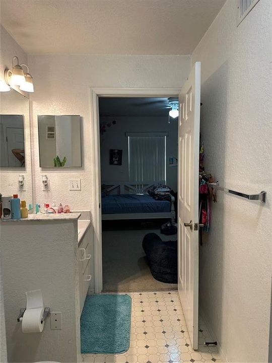 For Sale: $220,000 (2 beds, 2 baths, 1209 Square Feet)