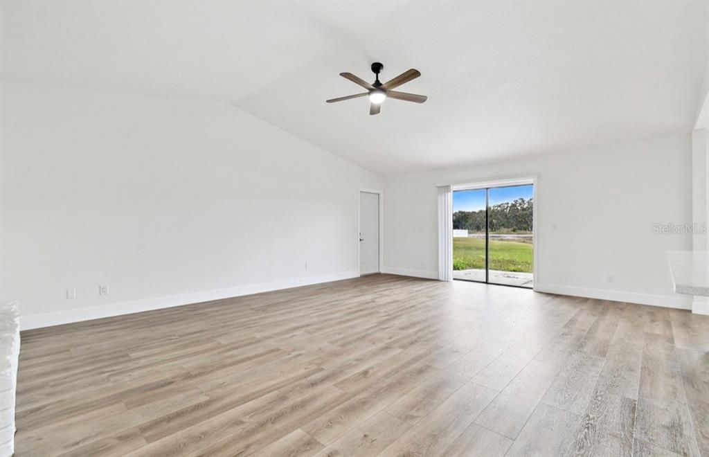 待售: $349,900 (3 贝兹, 2 浴室, 1272 平方英尺)