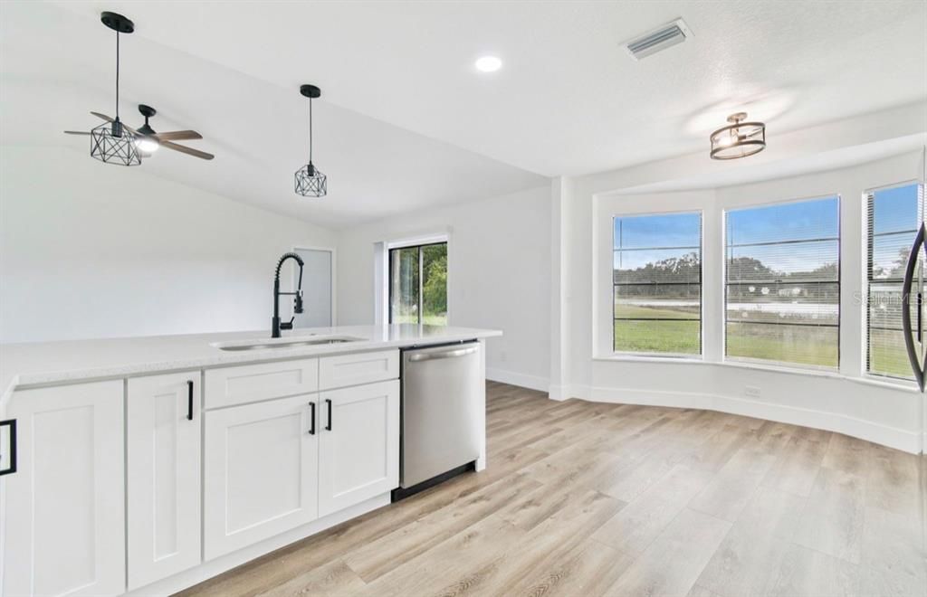 待售: $349,900 (3 贝兹, 2 浴室, 1272 平方英尺)