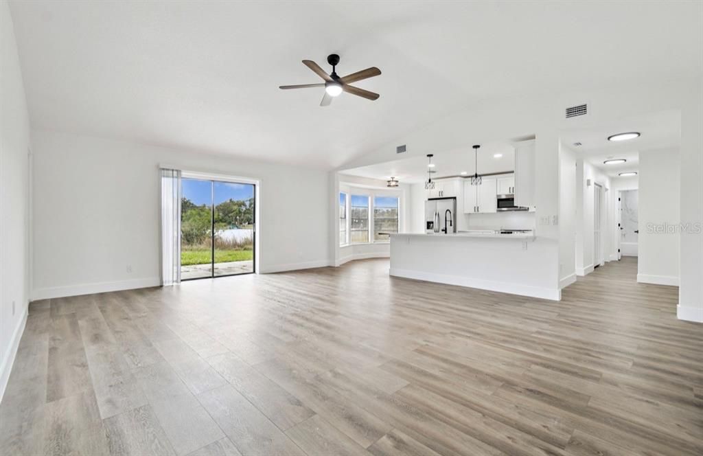 待售: $349,900 (3 贝兹, 2 浴室, 1272 平方英尺)