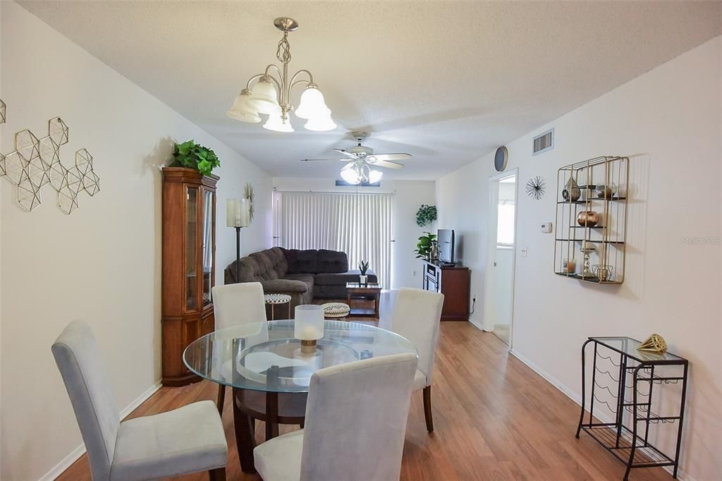 En Venta: $104,000 (2 camas, 1 baños, 882 Pies cuadrados)