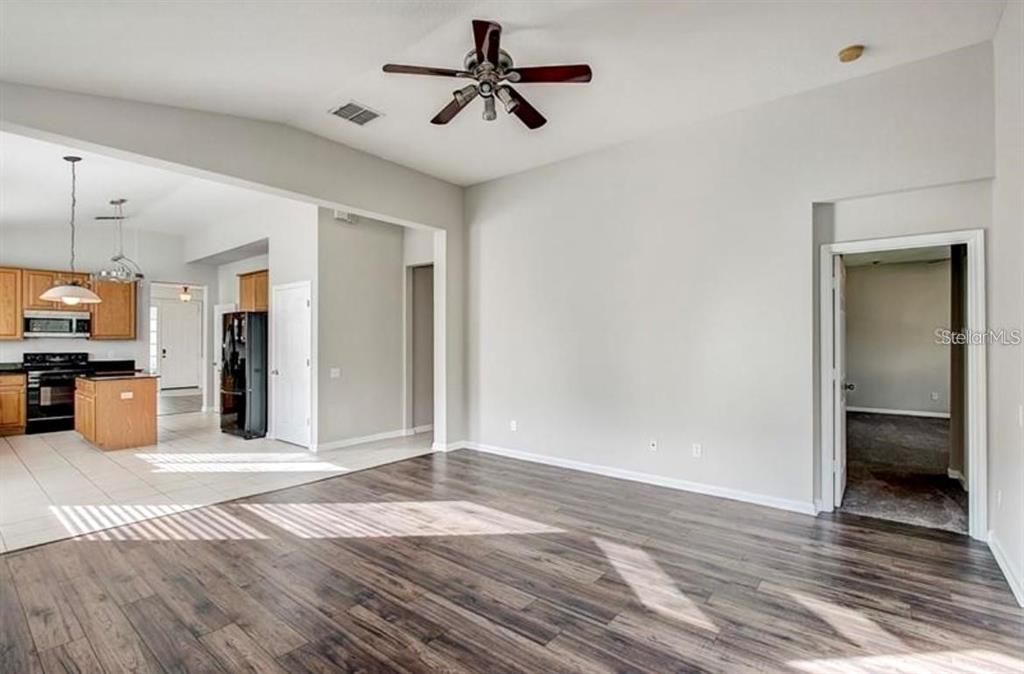 For Rent: $2,850 (3 beds, 2 baths, 1894 Square Feet)