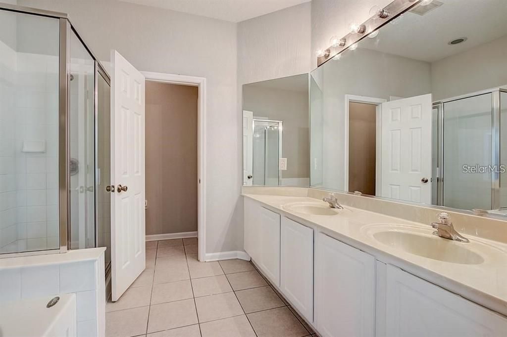 For Rent: $2,850 (3 beds, 2 baths, 1894 Square Feet)