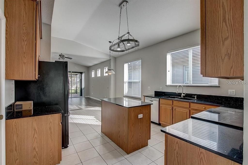 For Rent: $2,850 (3 beds, 2 baths, 1894 Square Feet)