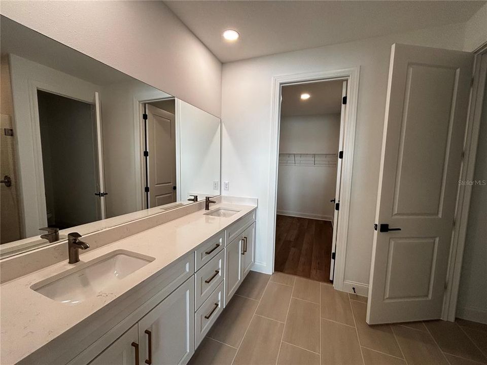 For Sale: $369,000 (3 beds, 2 baths, 1601 Square Feet)