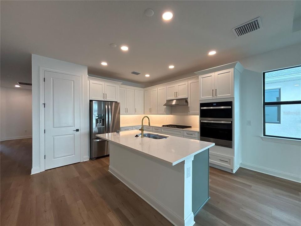 For Sale: $369,000 (3 beds, 2 baths, 1601 Square Feet)