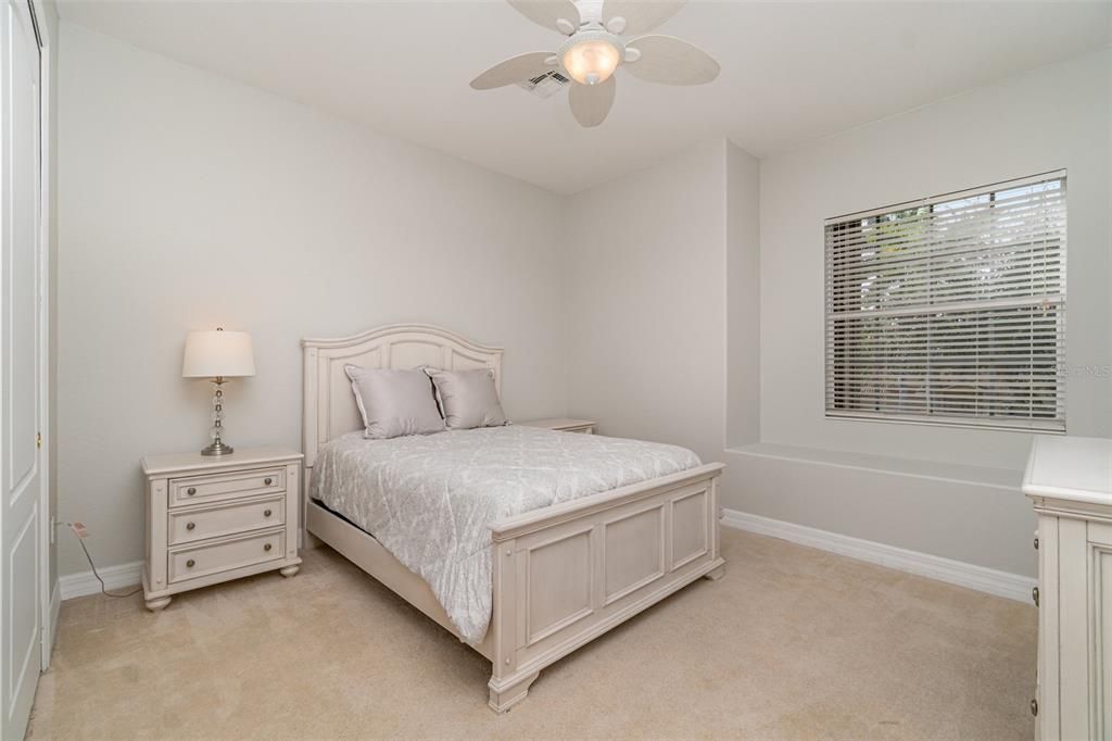 На продажу: $284,900 (4 спален, 2 ванн, 2069 Квадратных фут)