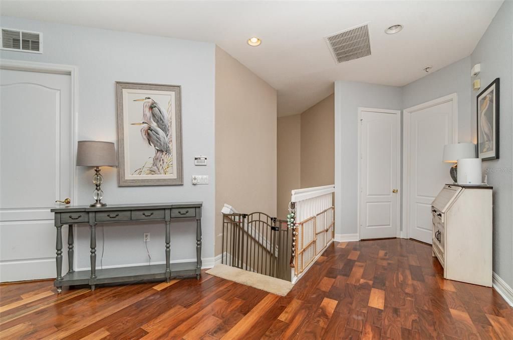 На продажу: $284,900 (4 спален, 2 ванн, 2069 Квадратных фут)