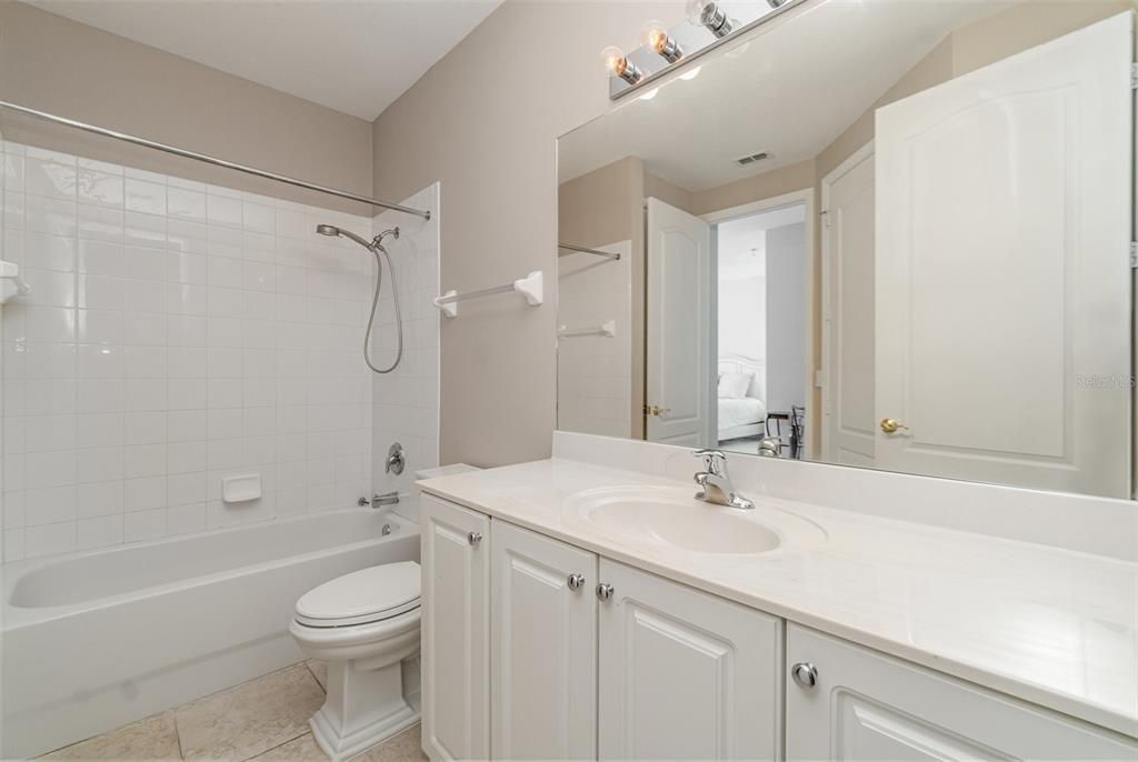 На продажу: $284,900 (4 спален, 2 ванн, 2069 Квадратных фут)