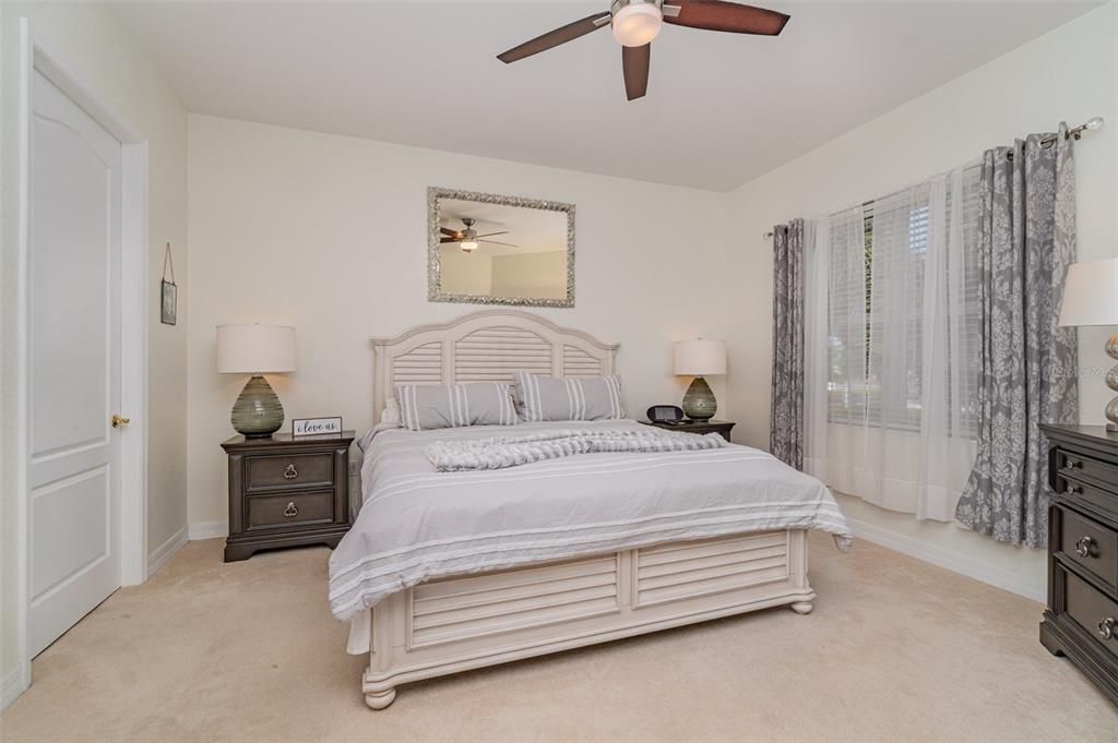 На продажу: $284,900 (4 спален, 2 ванн, 2069 Квадратных фут)