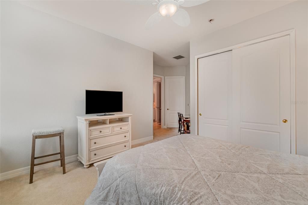 На продажу: $284,900 (4 спален, 2 ванн, 2069 Квадратных фут)