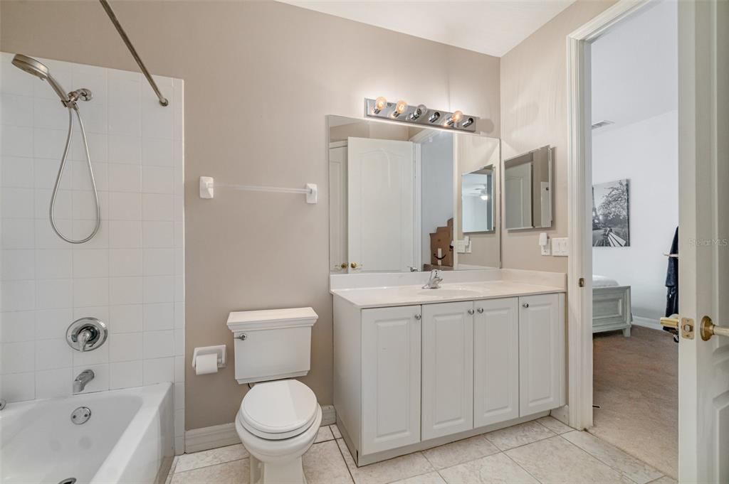 На продажу: $284,900 (4 спален, 2 ванн, 2069 Квадратных фут)