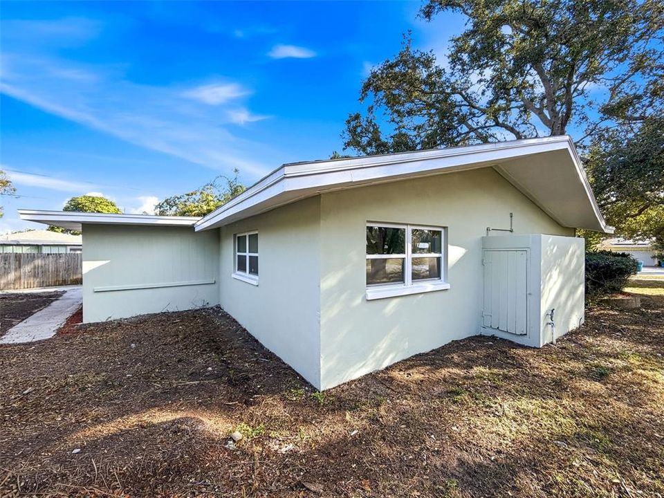 На продажу: $399,900 (2 спален, 2 ванн, 1300 Квадратных фут)