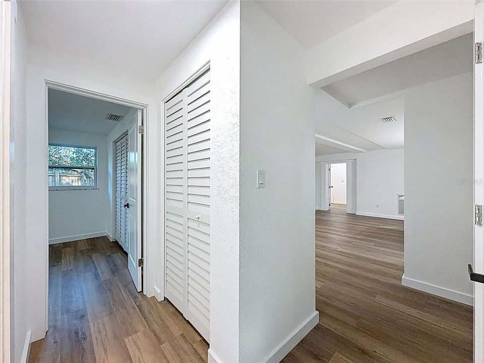 На продажу: $399,900 (2 спален, 2 ванн, 1300 Квадратных фут)