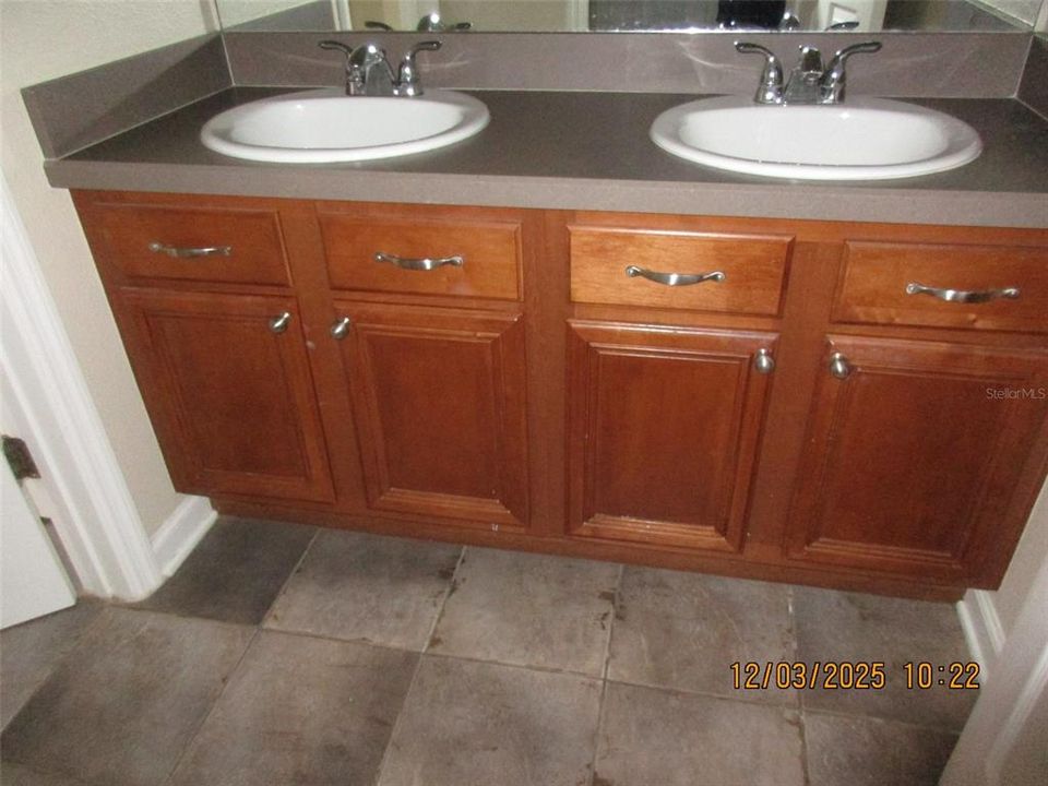 For Rent: $2,700 (3 beds, 2 baths, 1779 Square Feet)