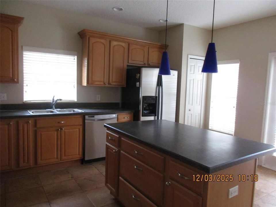 For Rent: $2,700 (3 beds, 2 baths, 1779 Square Feet)