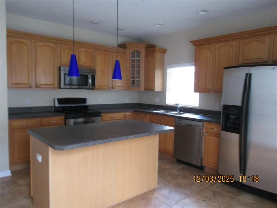 For Rent: $2,700 (3 beds, 2 baths, 1779 Square Feet)