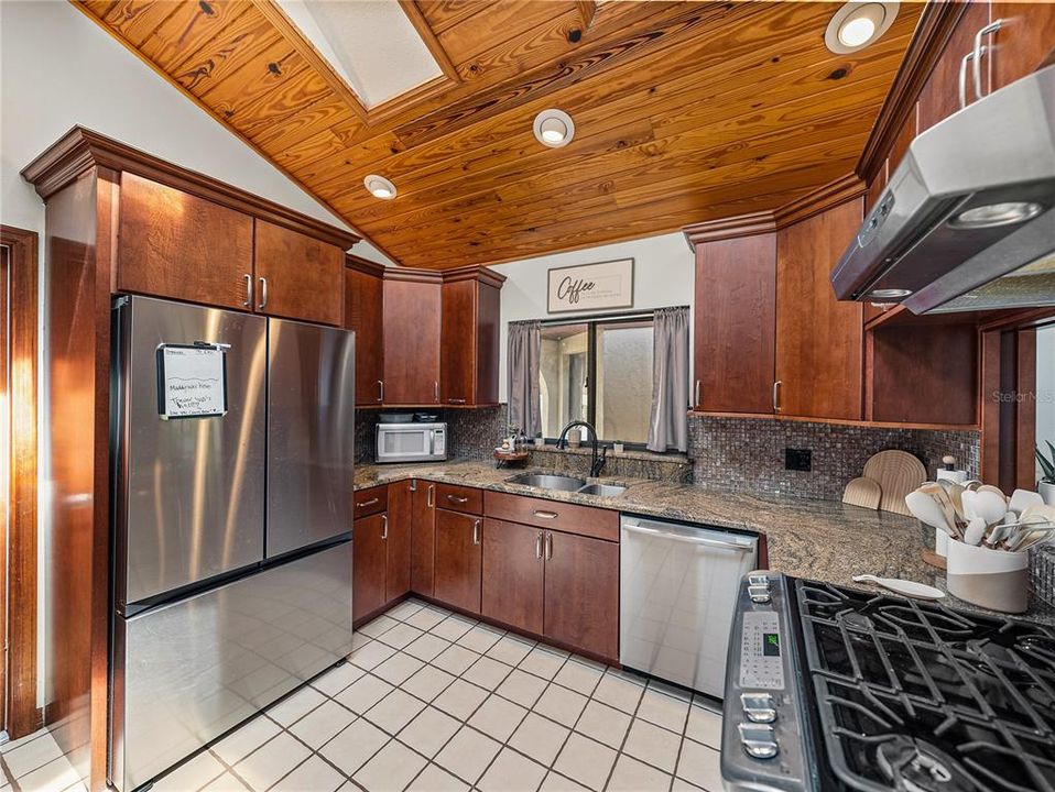 待售: $264,900 (2 贝兹, 2 浴室, 1526 平方英尺)