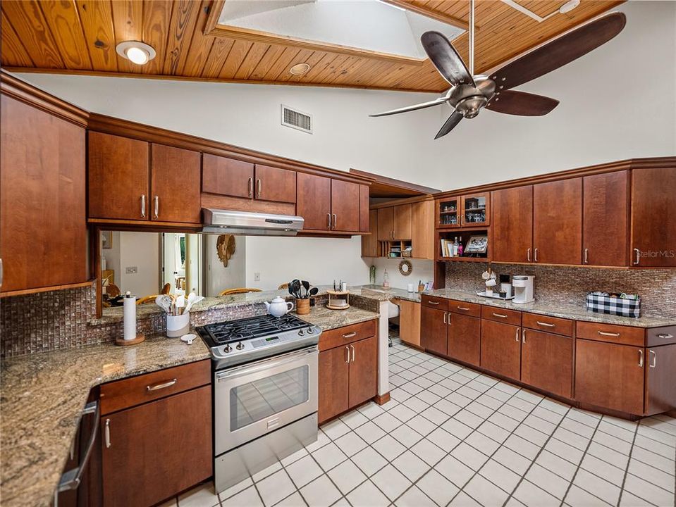 待售: $264,900 (2 贝兹, 2 浴室, 1526 平方英尺)