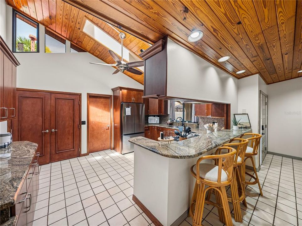 待售: $264,900 (2 贝兹, 2 浴室, 1526 平方英尺)