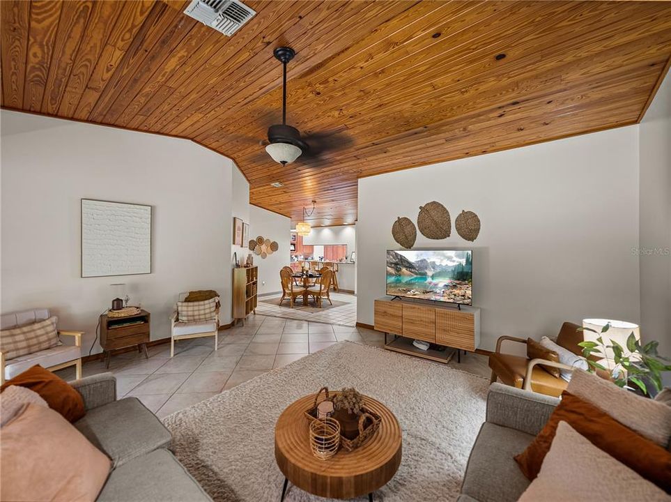 待售: $264,900 (2 贝兹, 2 浴室, 1526 平方英尺)