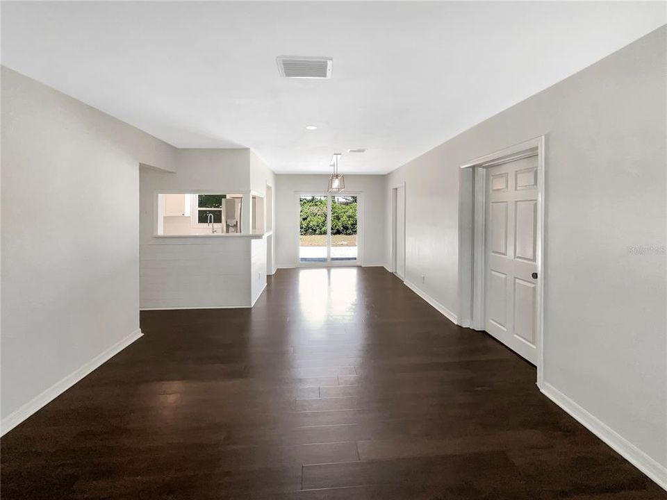 En Venta: $460,000 (4 camas, 2 baños, 1443 Pies cuadrados)