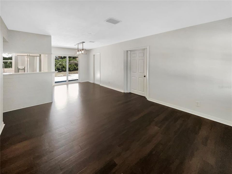 En Venta: $460,000 (4 camas, 2 baños, 1443 Pies cuadrados)