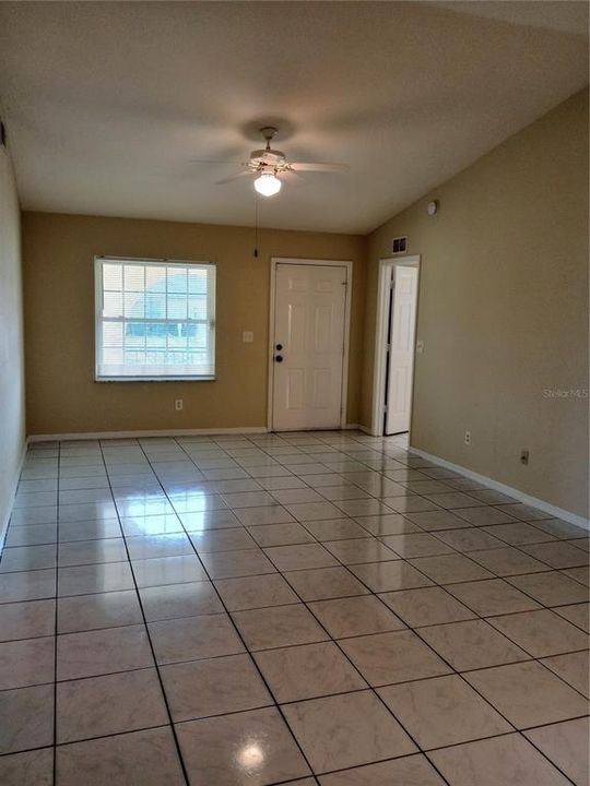 В аренду: $1,650 (3 спален, 2 ванн, 1292 Квадратных фут)