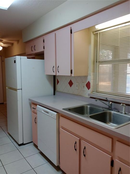 В аренду: $1,650 (3 спален, 2 ванн, 1292 Квадратных фут)