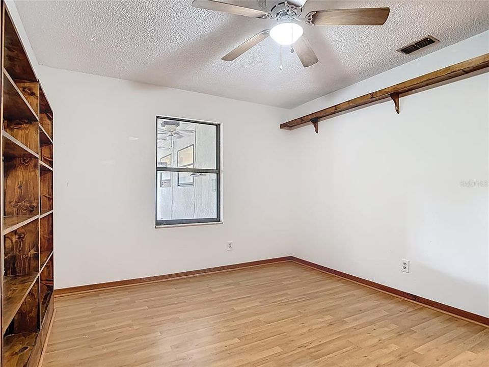 For Sale: $260,000 (3 beds, 2 baths, 1198 Square Feet)