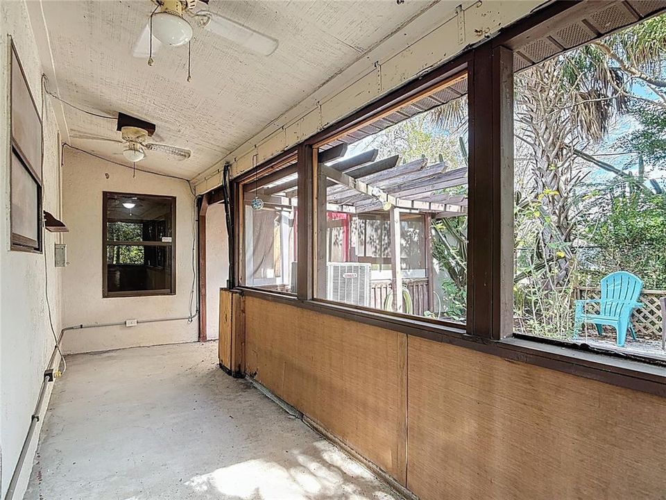 For Sale: $260,000 (3 beds, 2 baths, 1198 Square Feet)