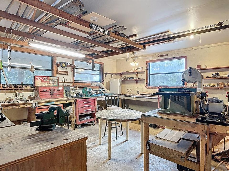 For Sale: $260,000 (3 beds, 2 baths, 1198 Square Feet)