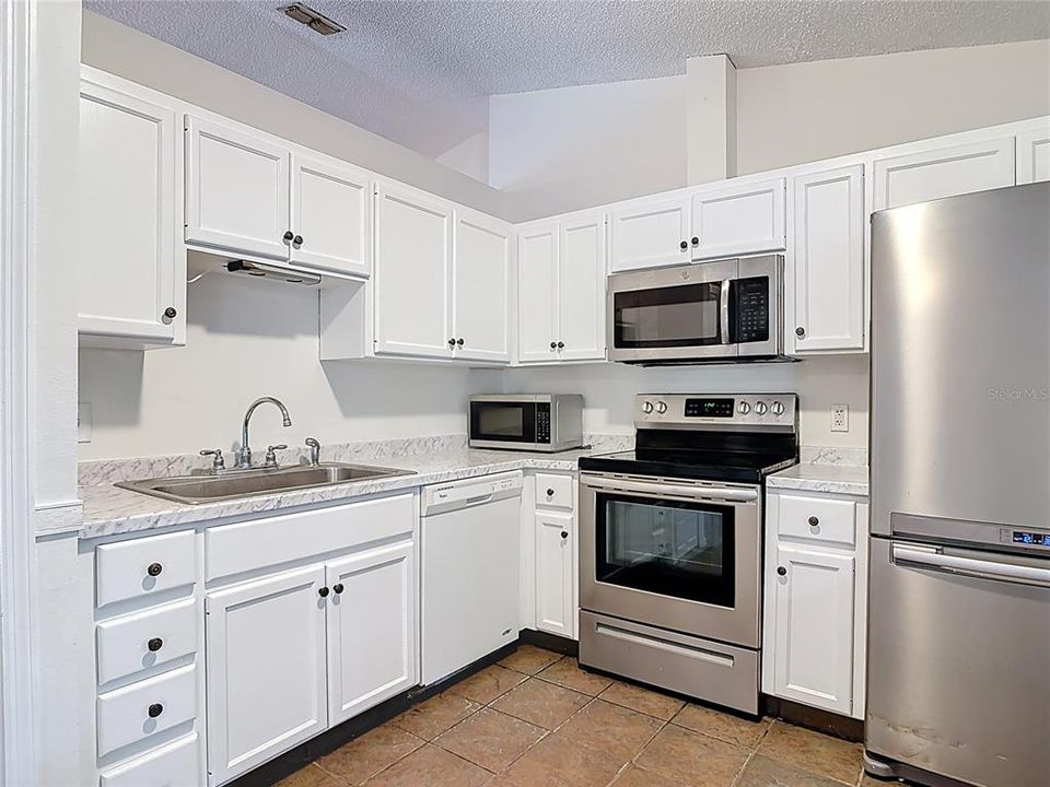 For Sale: $260,000 (3 beds, 2 baths, 1198 Square Feet)